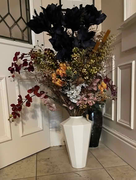 Photo of free silk flower arrangement with vase (Didsbury M20) #1