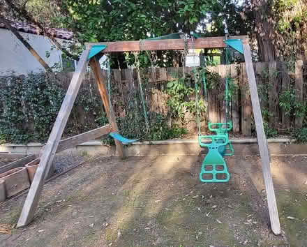 Photo of free Swingset (Glen Oaks Canyon, Glendale) #1