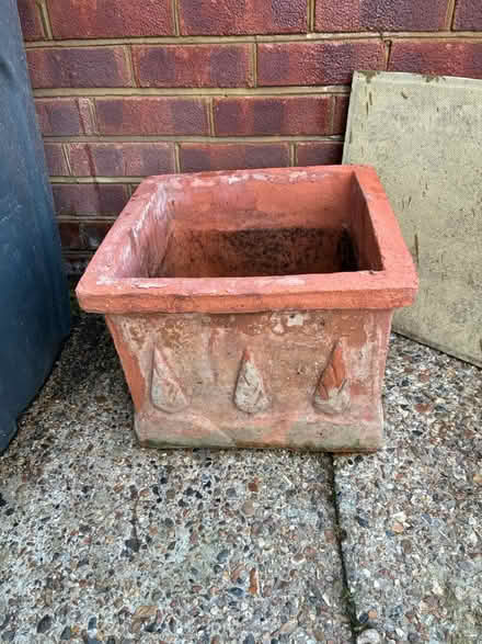 Photo of free Terracotta pot large (SM4 South Merton) #1