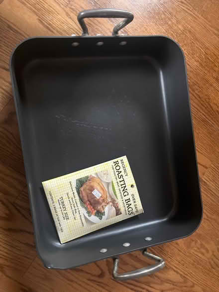 Photo of free Great condition deep pan (Royal Oak, MI) #1