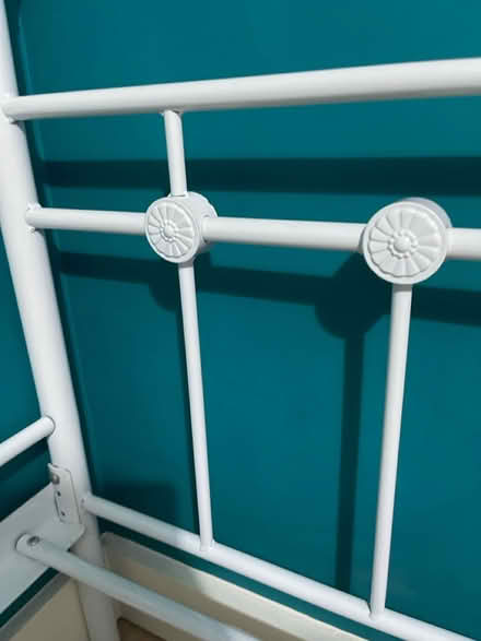 Photo of free Single daybed white metal frame (SE20) #3