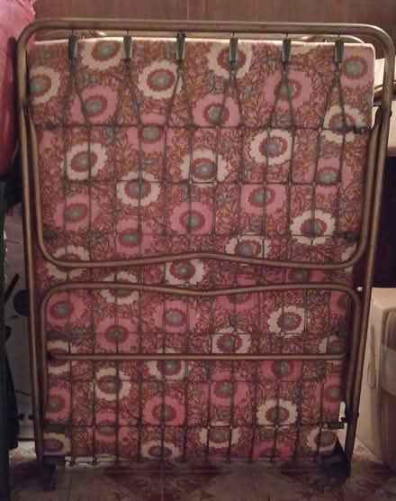 Photo of free Camp/put up/fold up/Z bed (Maldon CM9) #2