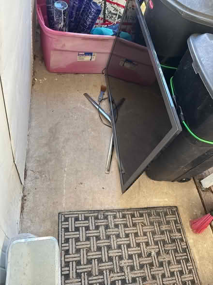 Photo of free Samsung 50” tv (Near UCF) #1