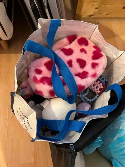 Photo of free Children’s books and bag of random toys/teddies (Battersea SW11) #3