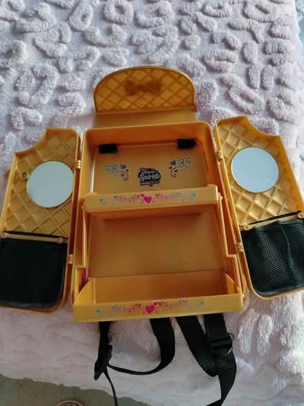 Photo of free Girls plastic makeup case (Walsall WS2) #1