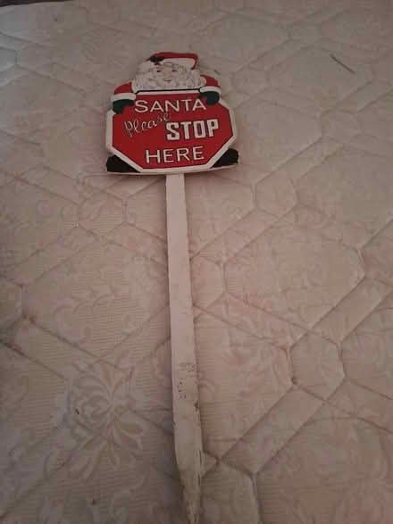 Photo of free Christmas lights / Santa Please Stop Here sign (Harefield SO19) #4