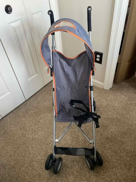 Photo of free Umbrella stroller w canopy (Close to Dranesville and rt 7) #2