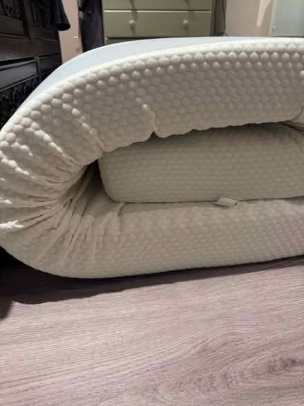 Photo of free King size mattress topper 10cm deep (Anerley SE20) #4