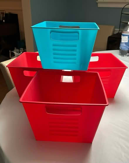 Photo of free 4 x plastic container (Friendship Heights) #4