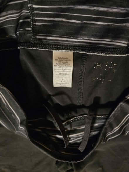 Photo of free Black Capri Yoga Pants (M 8-10) (West 7th) #4