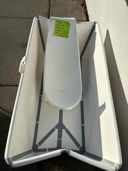 Photo of free Stokke Flexi Bath with Newborn (TW9) #2