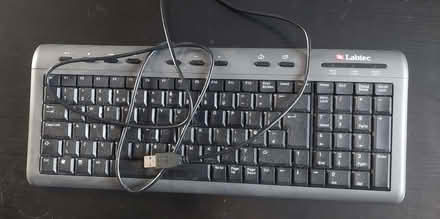 Photo of free 2 usb keyboards, can separate (Ham TW10) #1