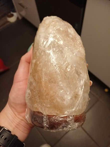 Photo of free Salt lamp top brand new (Hemel Hempstead HP1) #1