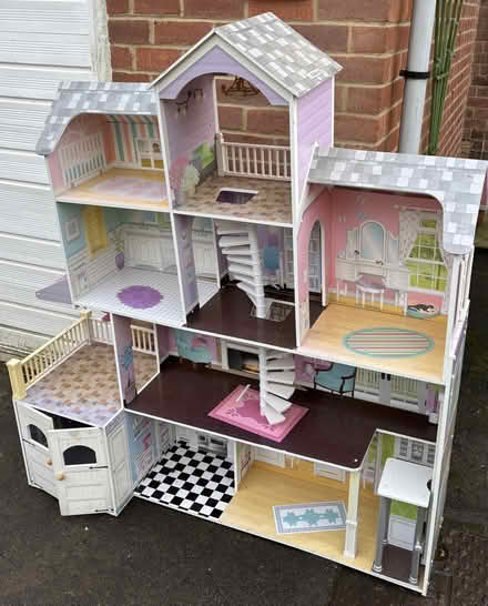 Photo of free Dolls house (Littleover DE23) #1