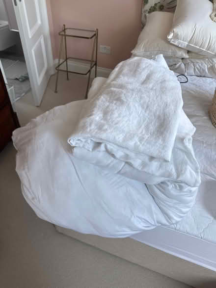 Photo of free King duvet and linen cover (Fulham Palace Rd W6) #1