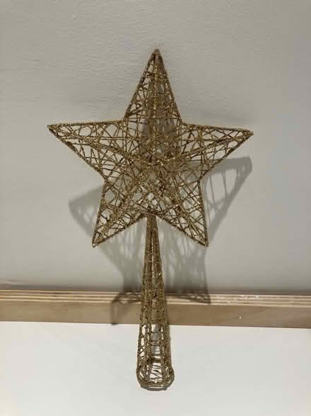 Photo of free Sparkly gold Christmas tree star (New Malden KT3) #1