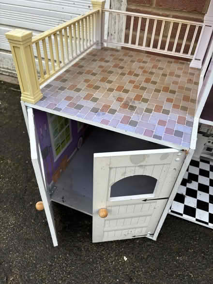 Photo of free Dolls house (Littleover DE23) #3