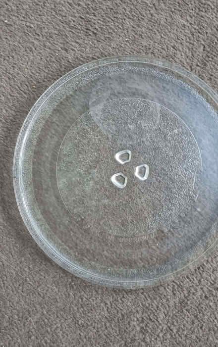 Photo of free Glass turntable for microwave (West Byfleet KT15) #1