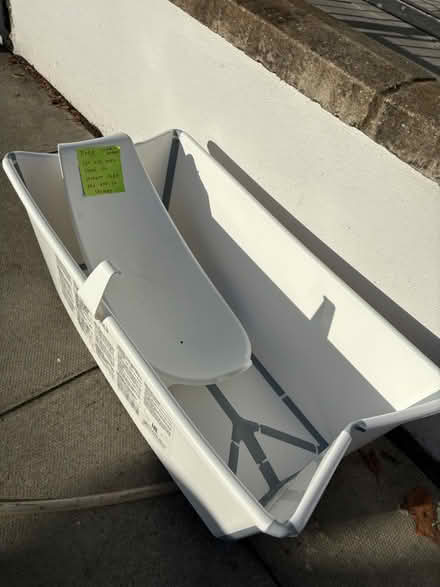 Photo of free Stokke Flexi Bath with Newborn (TW9) #1