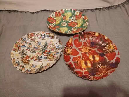 Photo of free Ancient Christmas plates (near Britannia Plaza) #1