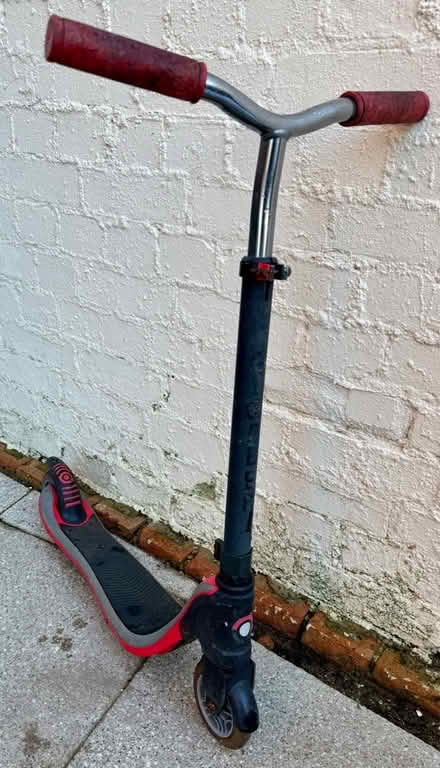 Photo of free 🛴Child’s Red Scooter (Chipping Barnet EN5) #1