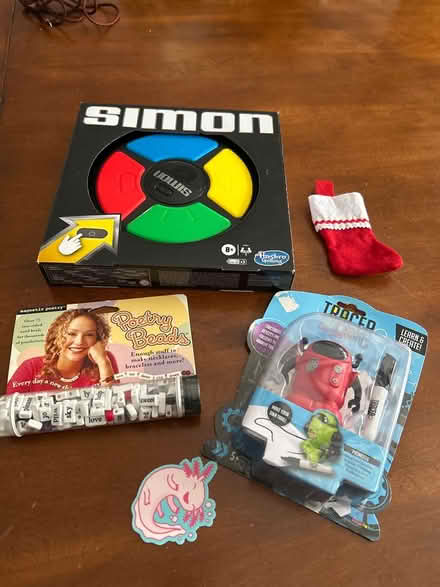 Photo of free toys in original packaging (Freedom and Drake) #1