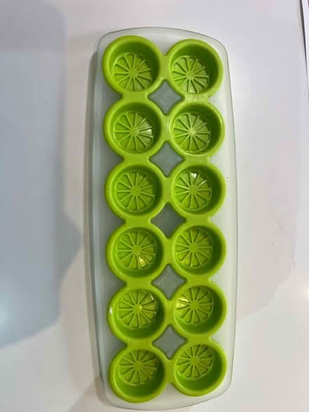 Photo of free Ice cube tray (Lavender Hill SW11) #1