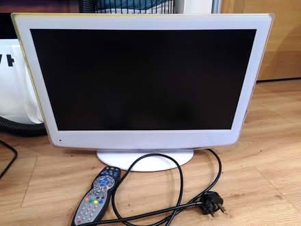 Photo of free TV with inbuilt DVD player (Earlham NR4) #1