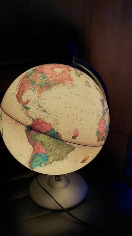 Photo of free Globe Lamp (Strood (ME2)) #1