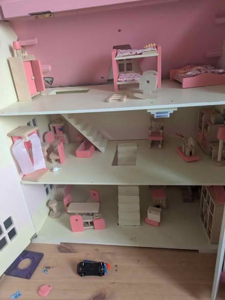 Photo of free Little dolls house (Spencer's wood RG7) #1