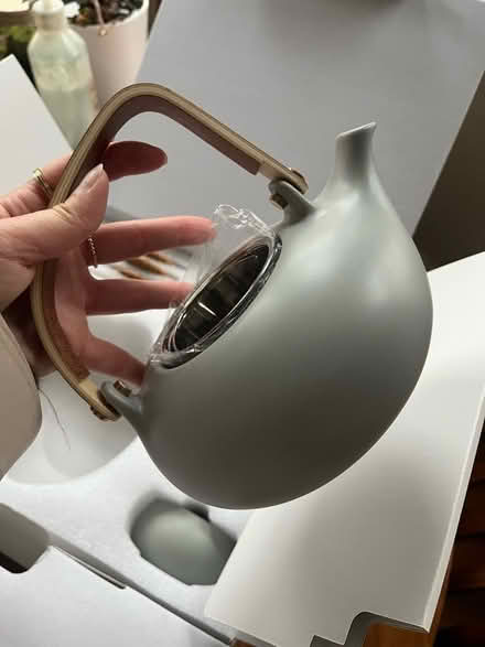 Photo of free Teapot, 4 cups and bamboo coasters (Tulse Hill SE27) #1