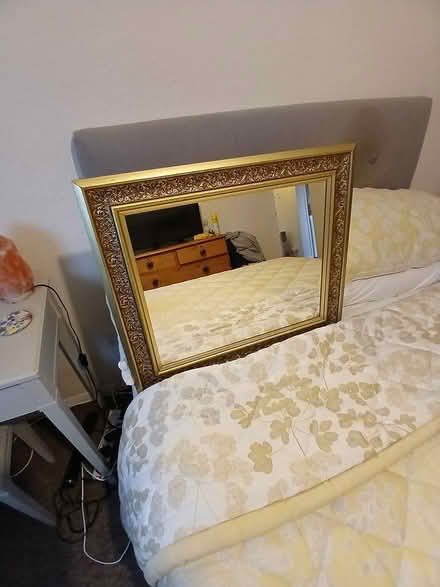 Photo of free Medium size mirror (Hr1 3eq) #1