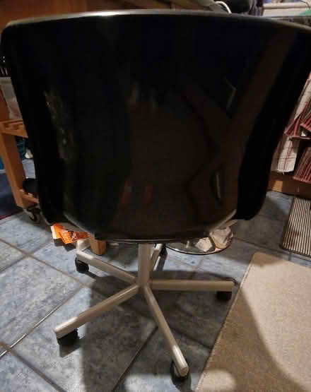 Photo of free black plastic chair (Stamford PE9) #2