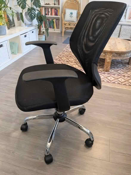 Photo of free Desk chair (South Lambeth SW4) #1