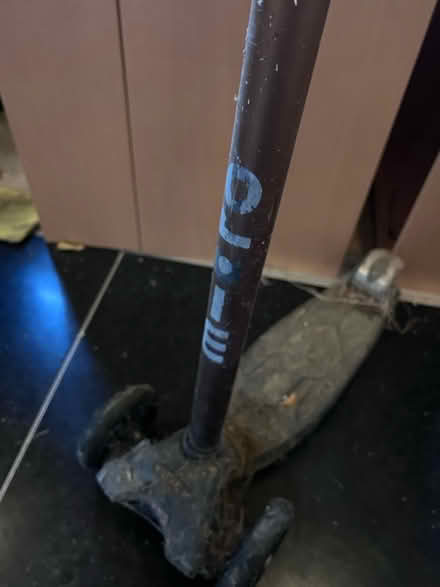 Photo of free Micro scooter for 8-10 year olds (Lambs Green RH12) #2