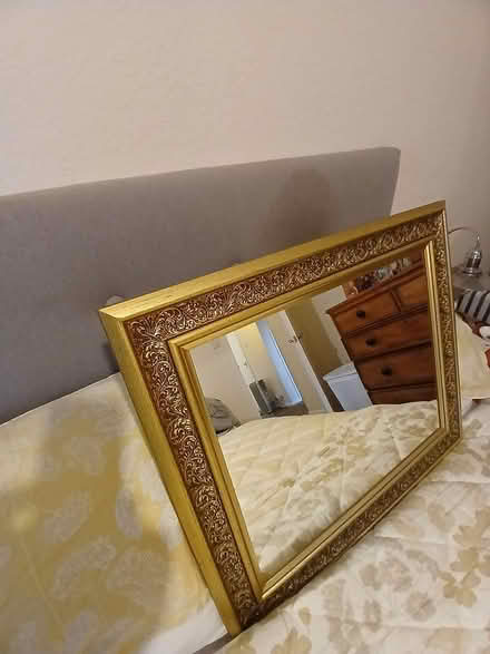 Photo of free Medium size mirror (Hr1 3eq) #3