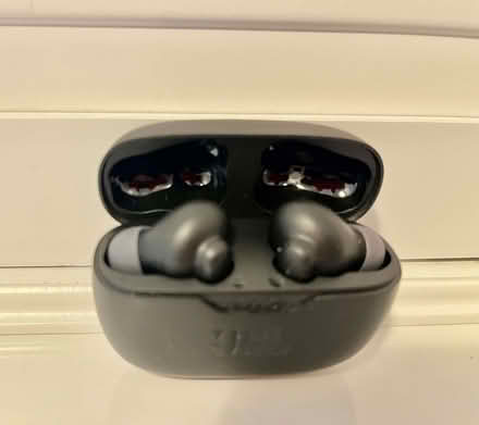 Photo of free Wireless Noise Cancelling Bluetooth Earbuds JBL (Chells SG2) #3