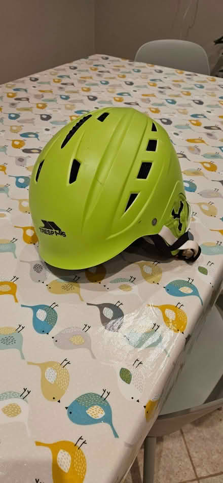 Photo of free Green ski helmet (St Stephens AL3) #1
