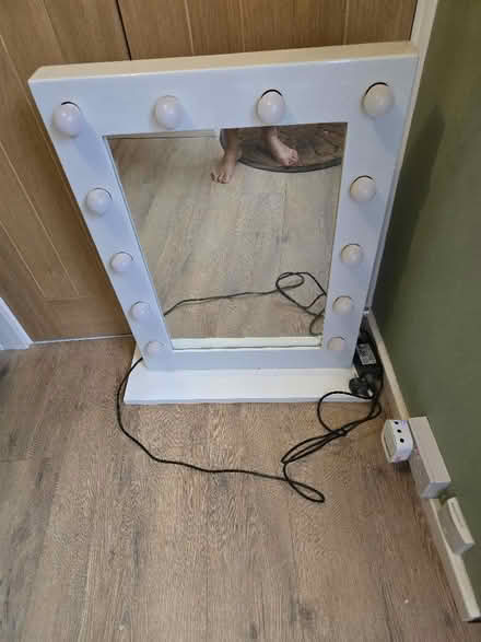 Photo of free Large Light-Up Mirror (CT9) #1