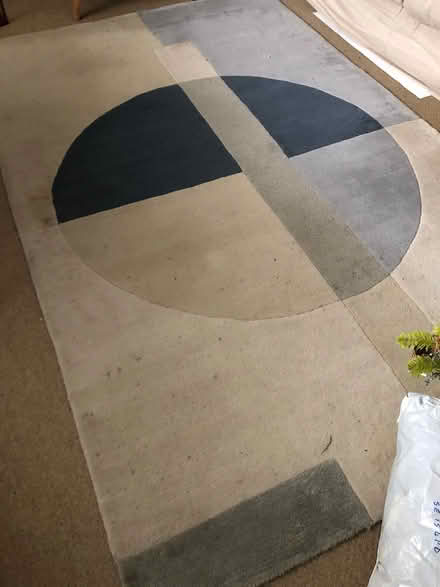Photo of free Large rug (Peckham) #1