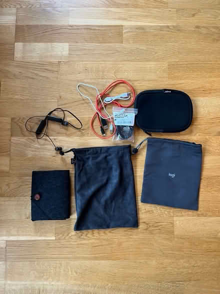 Photo of free Headphone cases + cables (Bow, E3) #1