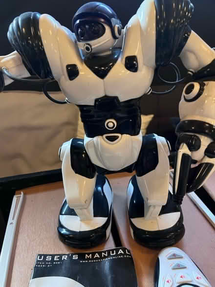 Photo of free Robosapien robot toy (Lambs Green RH12) #3