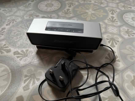 Photo of free BOSE Bluetooth speaker and charging dock (Woodley RG5) #1
