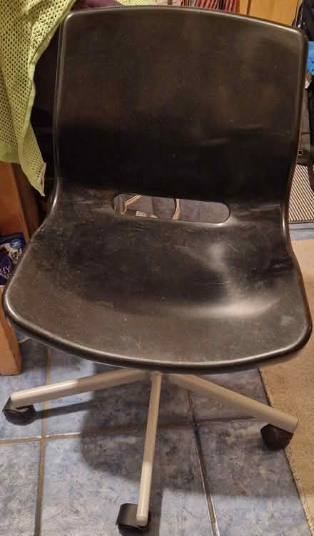 Photo of free black plastic chair (Stamford PE9) #1
