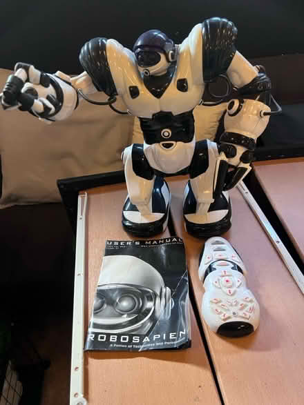 Photo of free Robosapien robot toy (Lambs Green RH12) #1