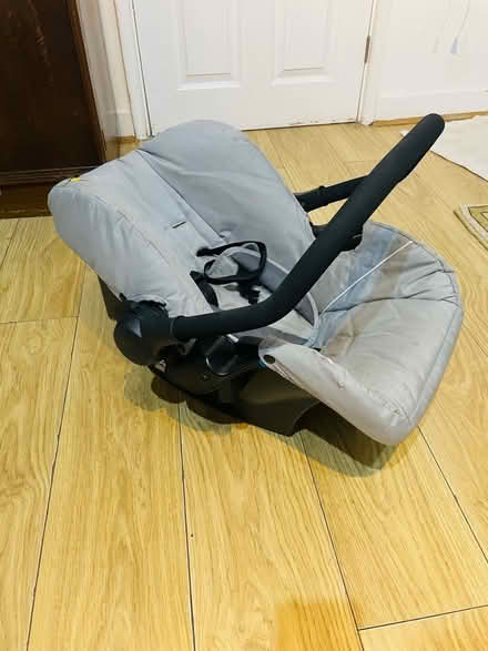 Photo of free Baby car seat (Se279) #1