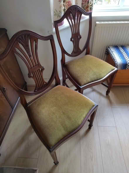 Photo of free Wooden round dining table (Sutton Courtenay OX14) #4