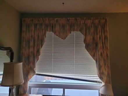 Photo of free Retro 80s curtains and hardware (Paul Anka Drive) #4