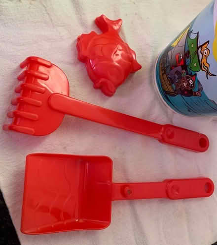 Photo of free Children’s bucket and spade set with accessories (Slyfield GU1) #3