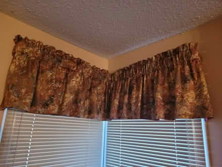 Photo of free Retro 80s curtains and hardware (Paul Anka Drive) #2